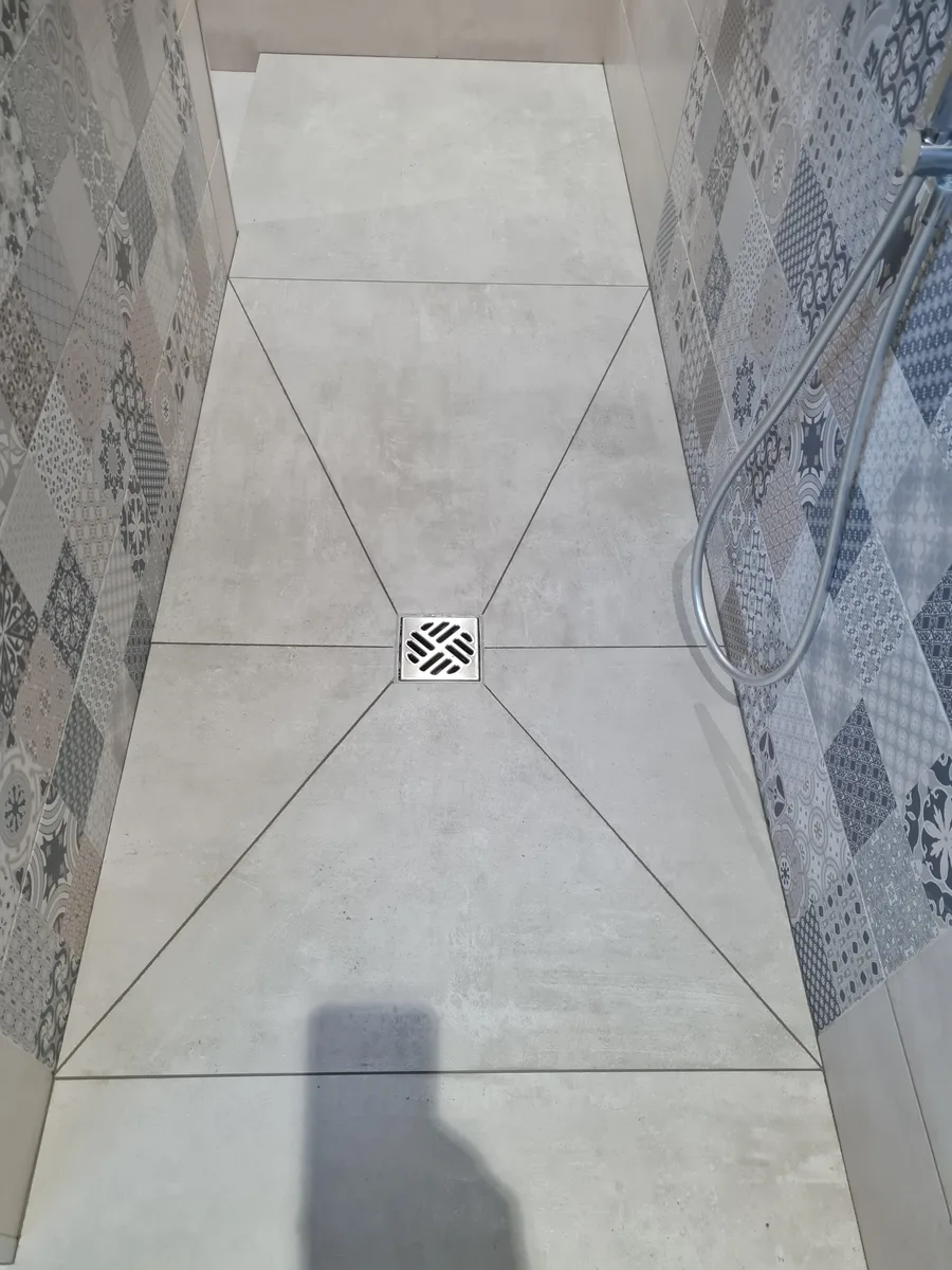 Détail siphon angle inox douche Guesnain Vicari Fils